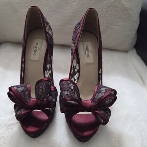 Rare Authentic Valentino Burgundy Lace Peep-Toe Heels Made In Italy. No Lng Fit